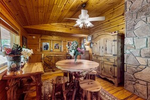 Dining - Beautiful dog-friendly river view cabin with mountain views and private fire-pit (Topton)