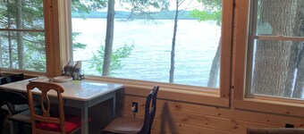 Cozy cottage in charming Lincoln, ME with AC