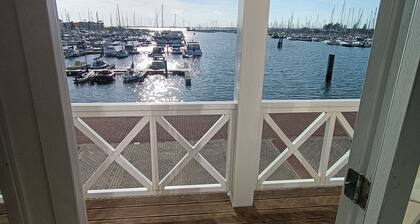 1st line water front 5 Minutes to the beach and 10 mins to old town center.