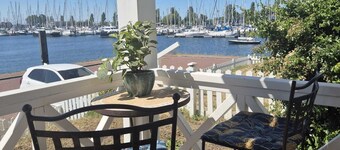 1st line water front 5 Minutes to the beach and 10 mins to old town center.