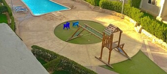 Lovely 3-bedroom chalet with AC in lasreina mini Egypt elsokhna