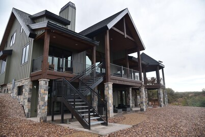 Spectacular and New Cliff Lake Lodge @ Six Lakes Resort