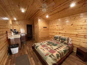 11 bedrooms, free WiFi, bed sheets - Spectacular and New Cliff Lake Lodge @ Six Lakes Resort (Altamont)