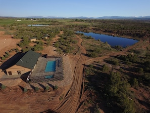 Exterior - Spectacular and New Cliff Lake Lodge @ Six Lakes Resort (Altamont)