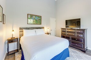 4 makuuhuonetta, työpöytä, silitysrauta/-lauta, internet