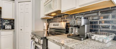 Fridge, microwave, stovetop, dishwasher