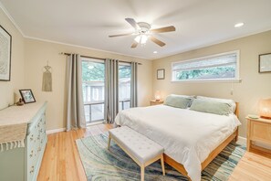 3 bedrooms, desk, iron/ironing board, Internet