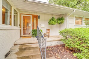 Exterior detail - 6 Mi to Dtwn: Waterfront Home in Tulsa! (Tulsa)