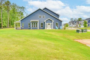 Exterior - 5 Mi to Memorial Stadium & Beach: Modern Townhome (Central)