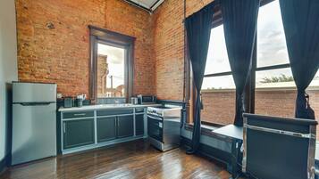 Fridge, microwave, stovetop, coffee/tea maker