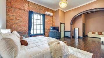 Desk, iron/ironing board, internet, bed sheets