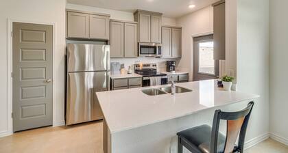 Pet-Friendly Temple Townhome: 6 Mi to Water Park
