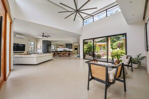 Interior - Playa Grande Luxury 5-bedroom estate with expansive saltwater pool/Golf Cart (Playa Grande)