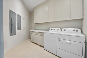 Interior - Playa Grande Luxury 5-bedroom estate with expansive saltwater pool/Golf Cart (Playa Grande)