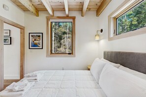 1 chambre, fer et planche à repasser, accès Internet, draps fournis