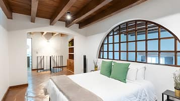 3 bedrooms, iron/ironing board, Internet, bed sheets