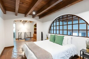 3 bedrooms, iron/ironing board, Internet, bed sheets