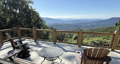 Stunning mountain view home in Little Switzerland with large viewing deck
