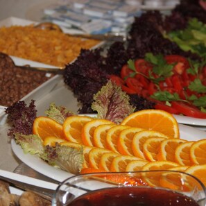 A variety of food items on a table, including sliced oranges, lettuce, and tomatoes. - Nova Roma Hotel Istanbul (Istanbul)