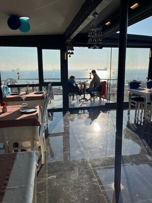 Outdoor dining - Nova Roma Hotel Istanbul (Istanbul)