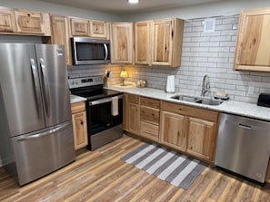 Kühlschrank, Mikrowelle, Ofen, Herdplatte