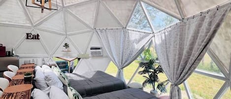 Desk, WiFi, bed sheets