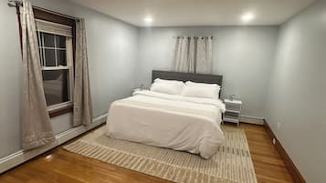 4 bedrooms, iron/ironing board, free WiFi, bed sheets