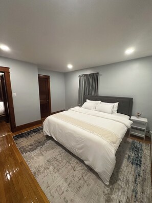 4 slaapkamers, een strijkplank/strijkijzer, gratis wifi, beddengoed