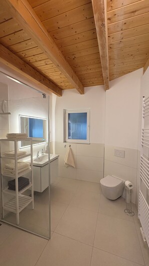 Unclassified image, 3 of 22, button