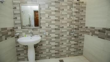 Deluxe Double Room, City View | Bathroom
