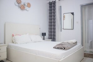 1 slaapkamer, een strijkplank/strijkijzer, wifi