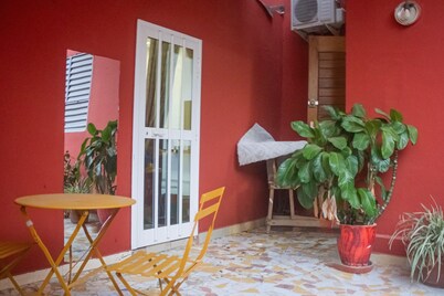 Cozy 1-bedroom apartment in vibrant Dakar near the beach