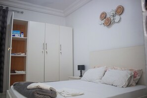 1 habitación, tabla de planchar con plancha y wifi 