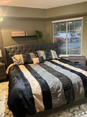 1 habitación, escritorio, tabla de planchar con plancha y wifi gratis 