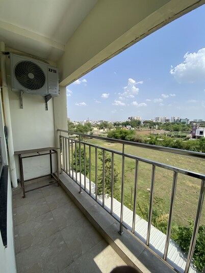 Eliite Stays- Clean & Convenient, just 20 mins from the Airport
