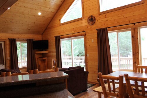 Cabin 14 - Beautiful updated cabin with large deck and spacious kitchen/living space