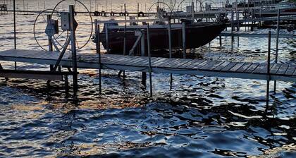 Cabin 9 - Cozy private studio cabin on the lakeshore