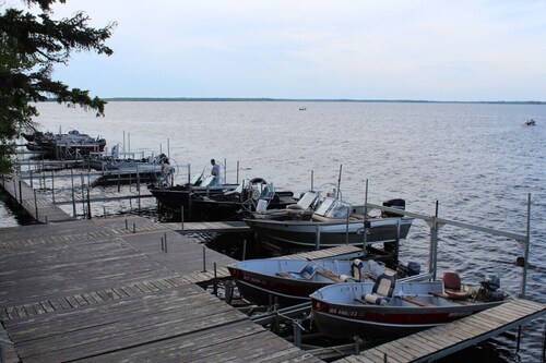 Cabin 6 - Classic cabin with a dockside deck