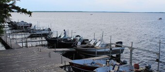 Cabin 6 - Classic cabin with a dockside deck