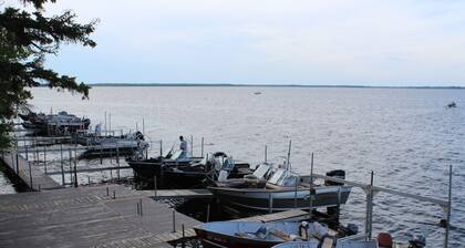 Cabin 6 - Classic cabin with a dockside deck