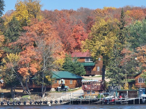 Cabin 6 - Classic cabin with a dockside deck