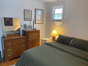 2 bedrooms, WiFi - Vintage Music Themed Home in the Heart of London Across From Gibbons Park (London)