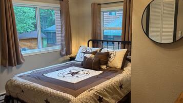 2 bedrooms, desk, free WiFi, bed sheets