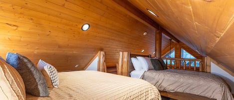 2 bedrooms, travel cot, free WiFi, bed sheets