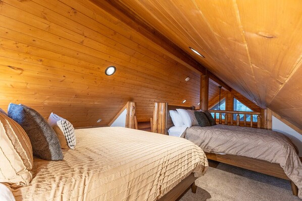2 bedrooms, travel cot, free WiFi, bed sheets