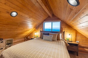 2 bedrooms, travel crib, free WiFi, bed sheets - Private Cowboy Hot Tub with Alleged UFO Sightings (Alton)