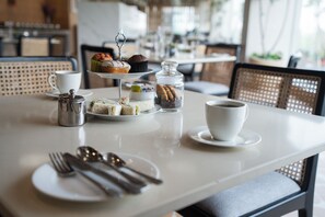 Restaurant - AR Suites KLJ Square (Gurugram)