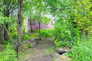 Property grounds - Farm Stay Yurt - 7 min St Albans (Fairfield)