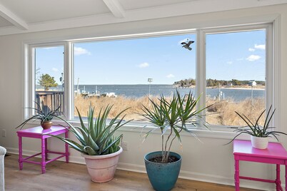 Reel Relaxation-Waterfront 3-bedroom house in Deal Island Historic District