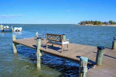 Reel Relaxation-Waterfront 3-bedroom house in Deal Island Historic District